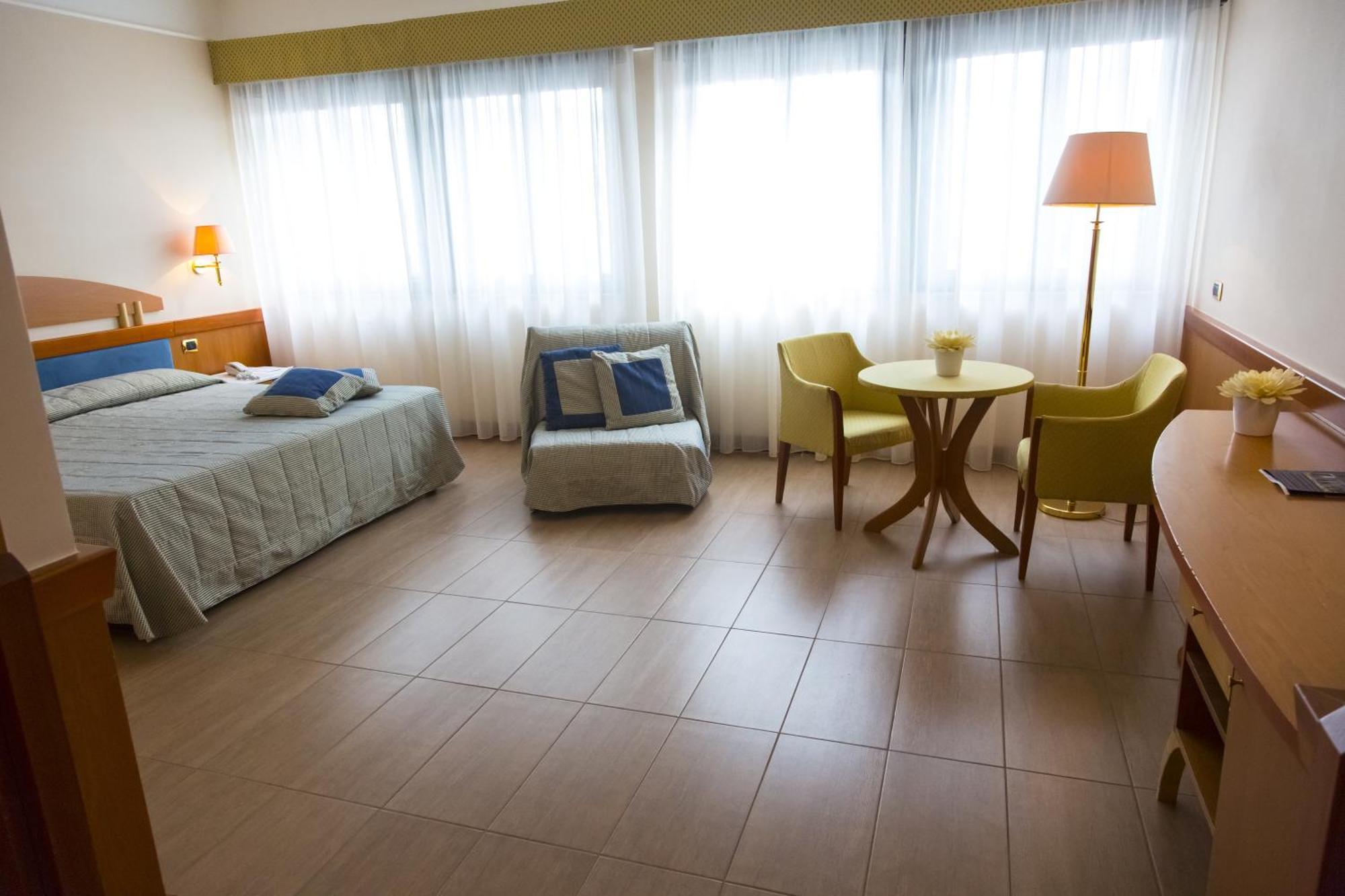 Triple Room,1279550989:JPEG