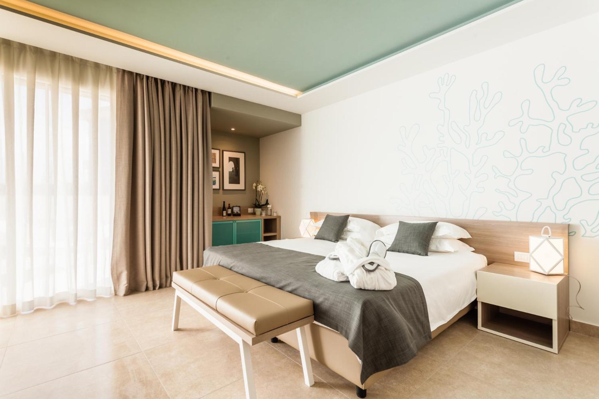 Deluxe Double Room Side Sea View