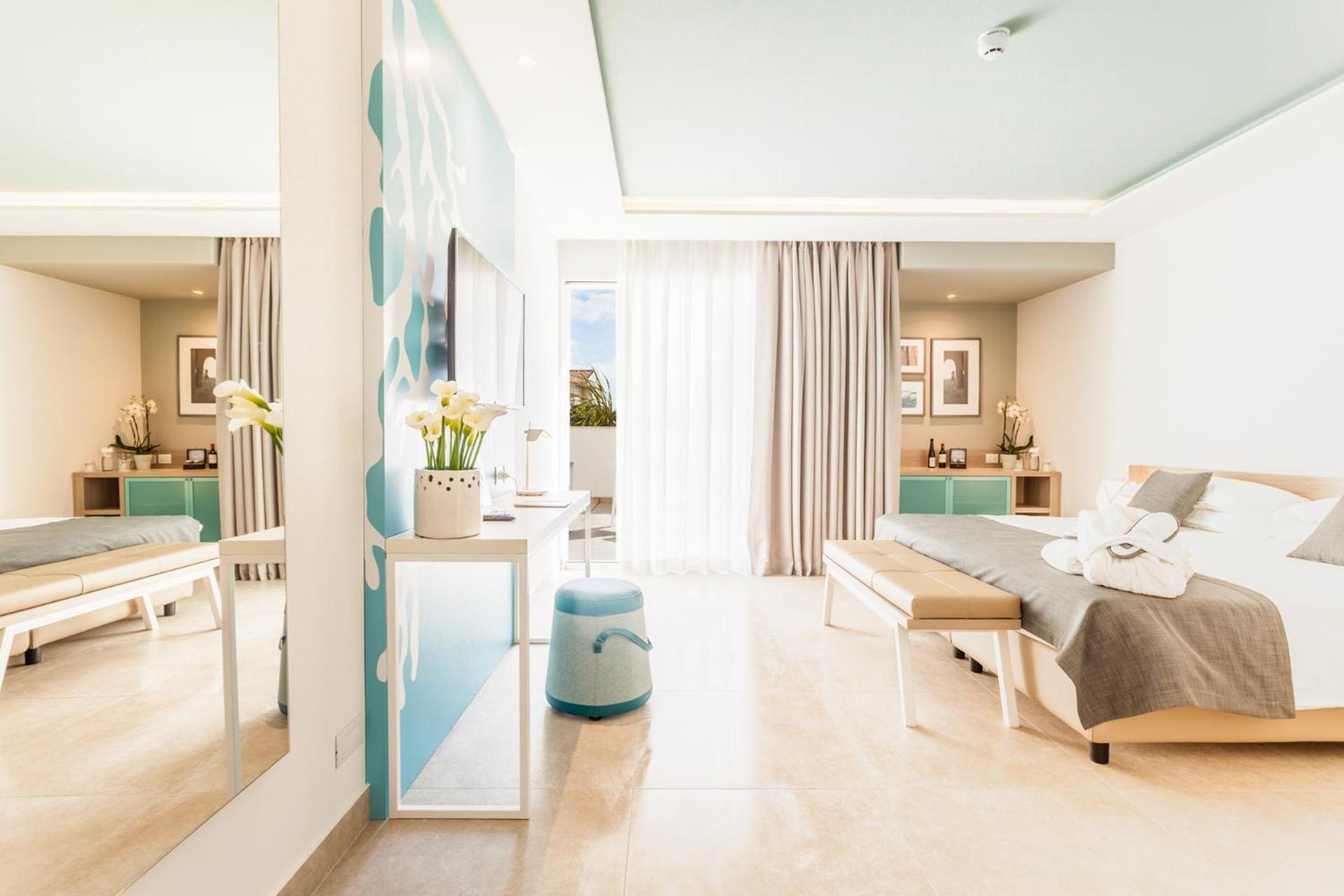 Deluxe Double Room Side Sea View