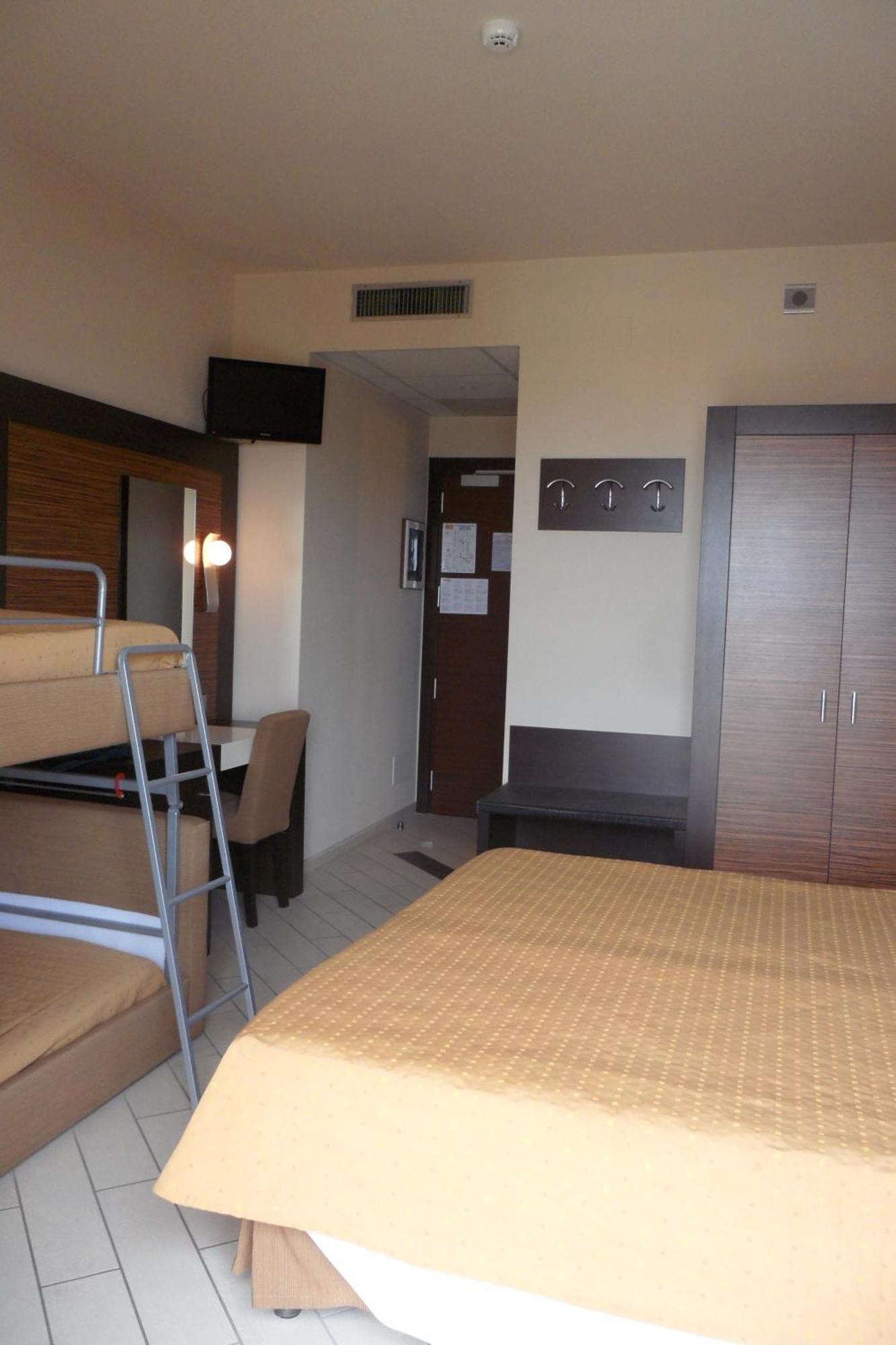 Quadruple Room One Bunk Bed Sea View