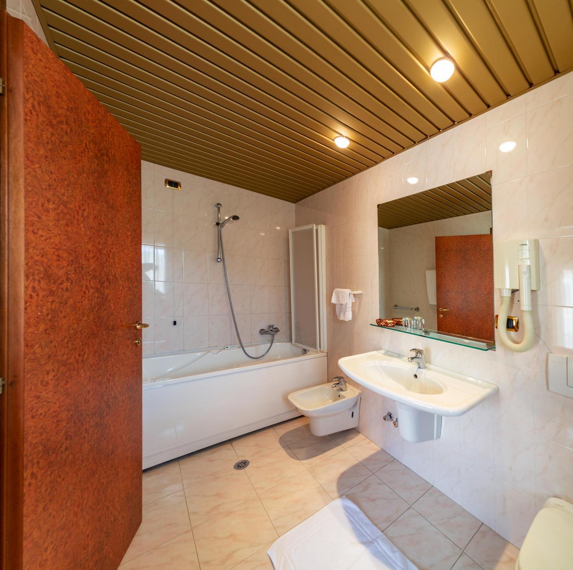 Triple Room,1226512445:JPEG