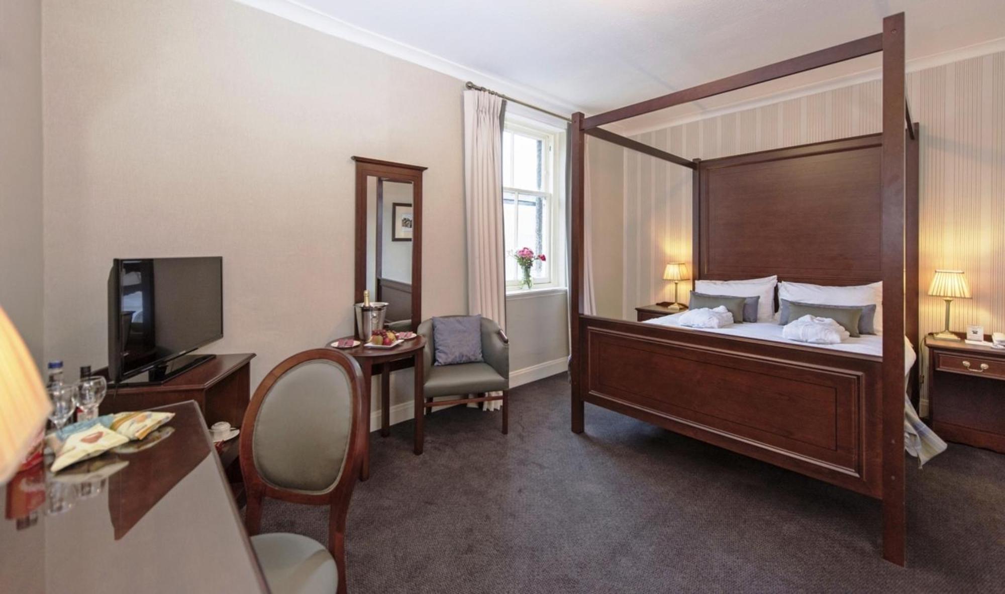 Double Room Four Poster Bed