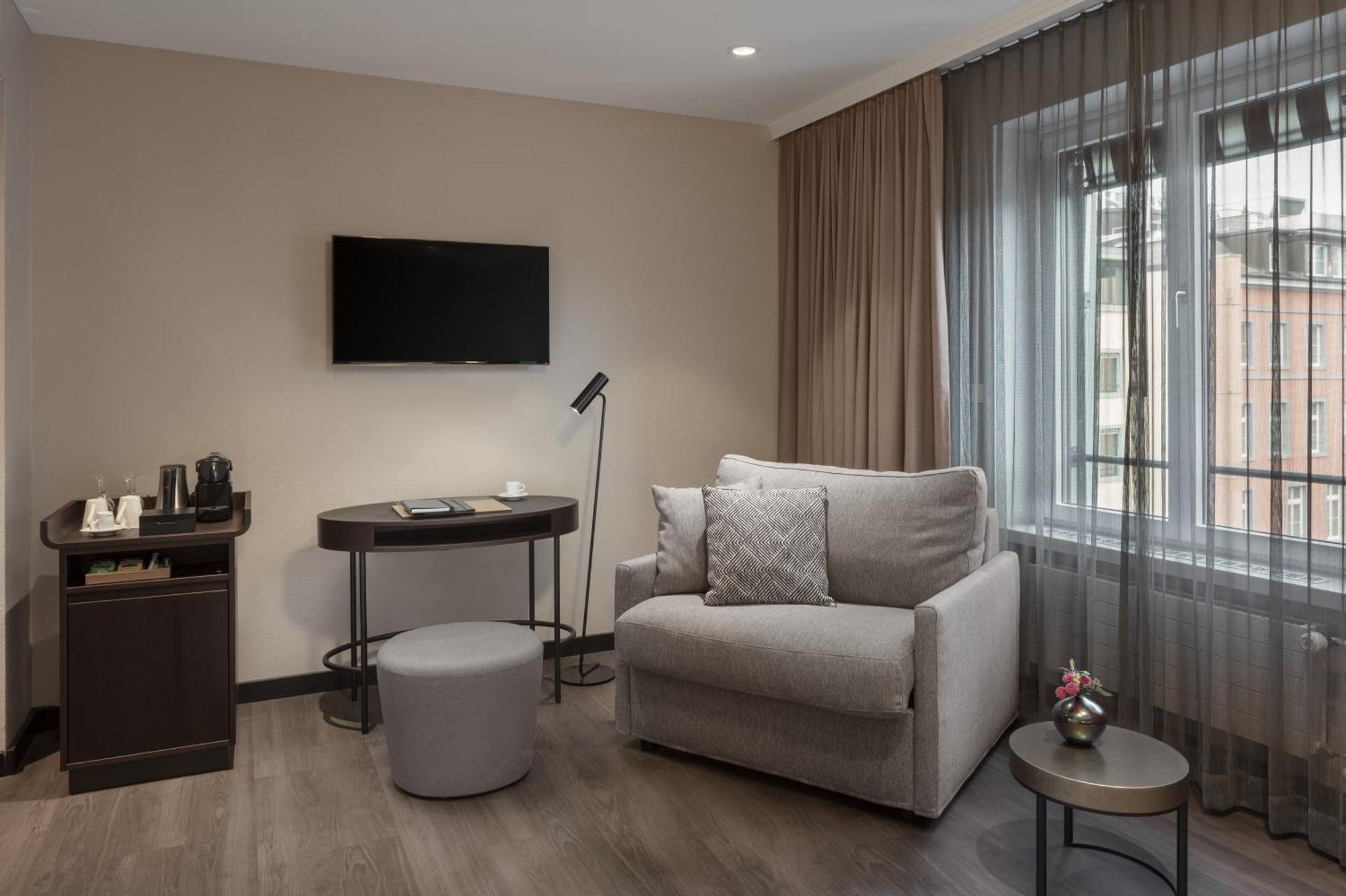 Superior Room Sofa,1216772632:JPEG