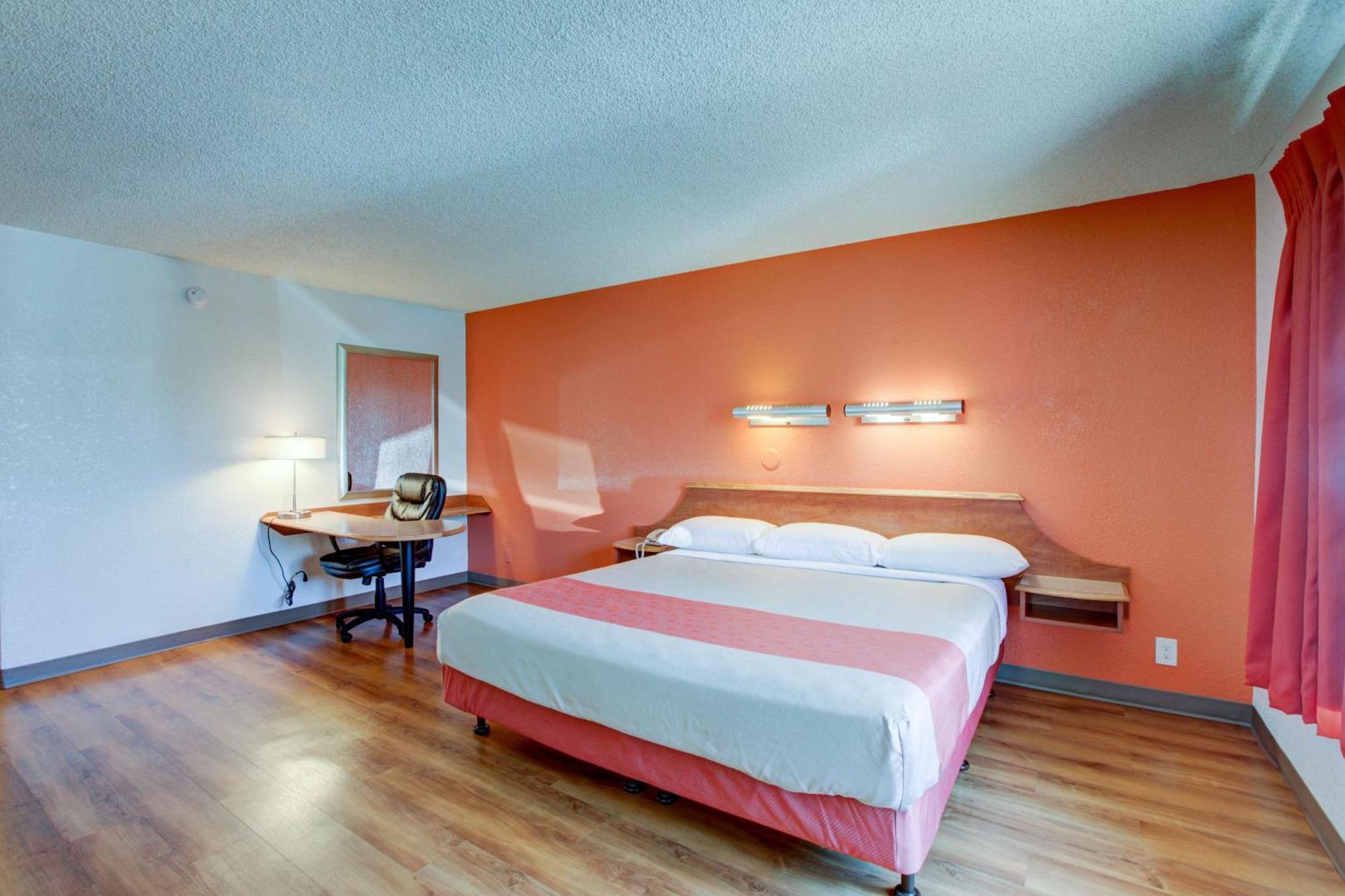 2 QUEEN BEDS | ADA/TUB | Near John Wayne Airport
