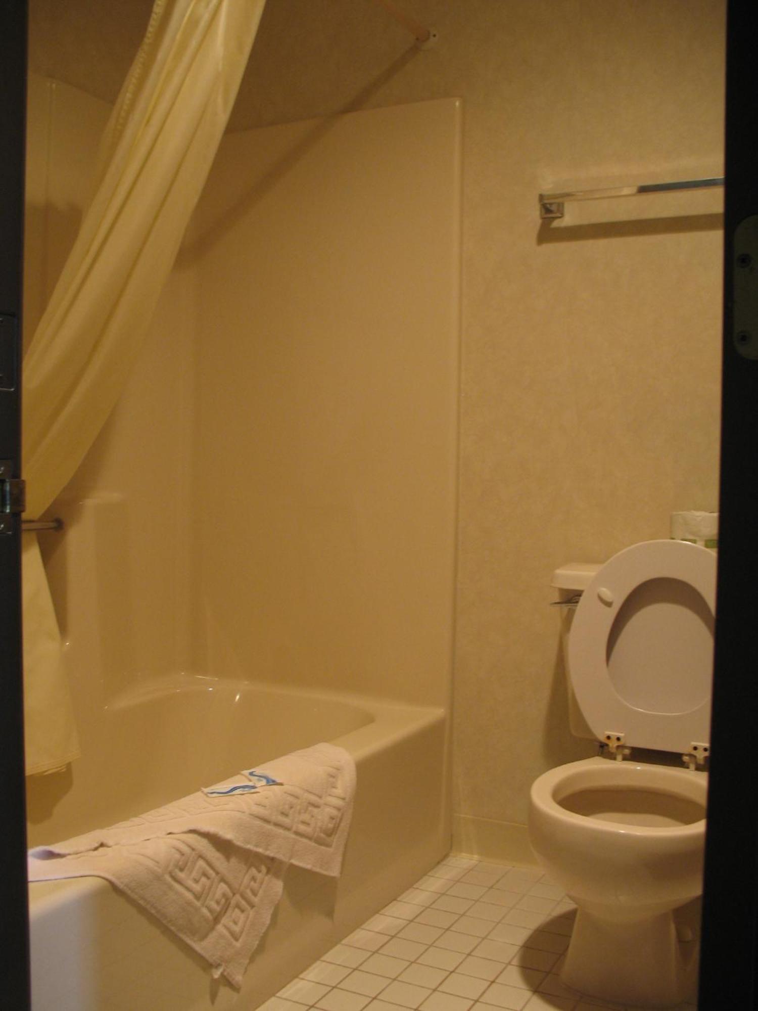 Standard Double Queen Room with Two Queen Beds - Non-Smoking