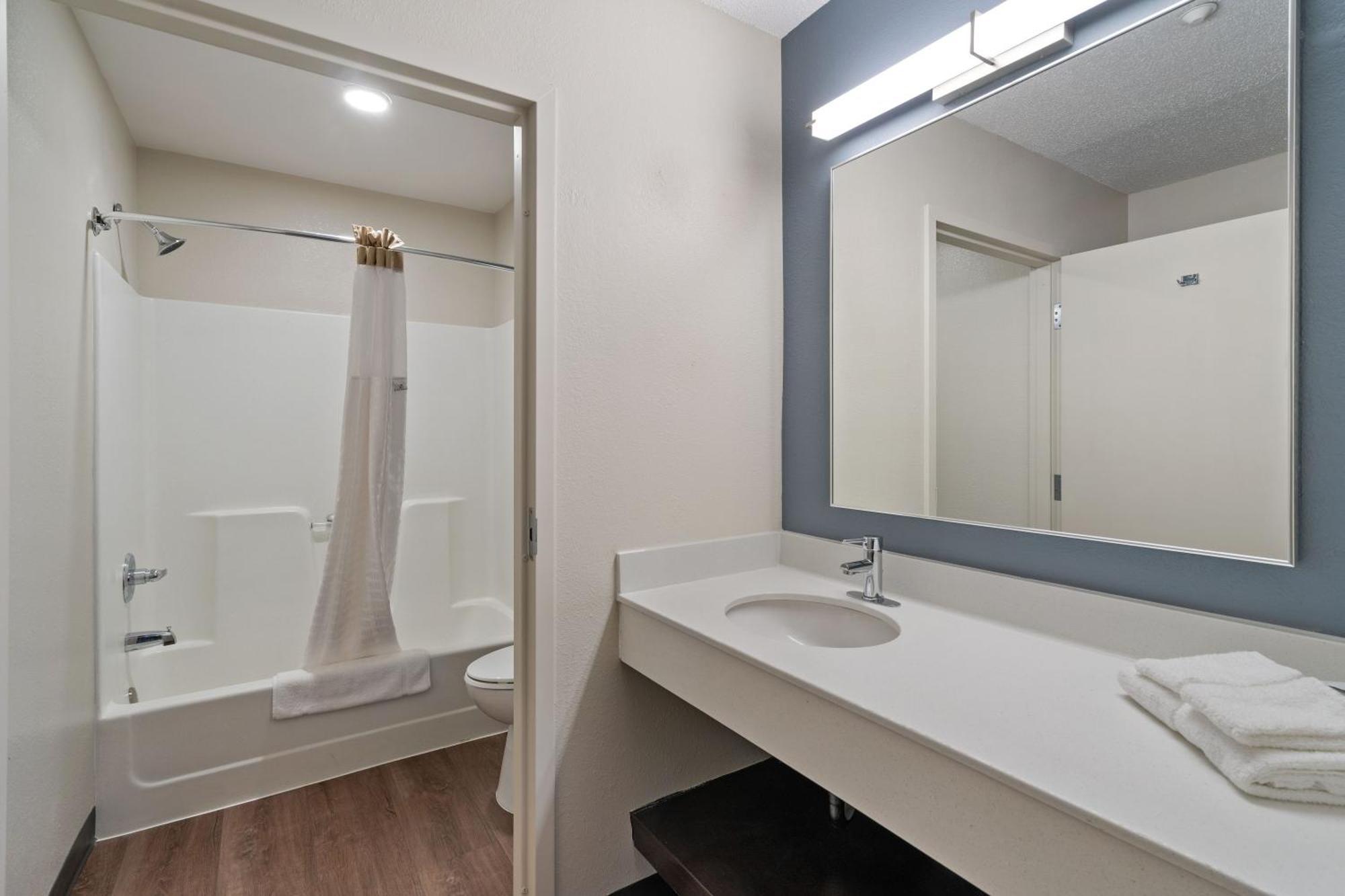 One Bedroom Suite - Non-Smoking
