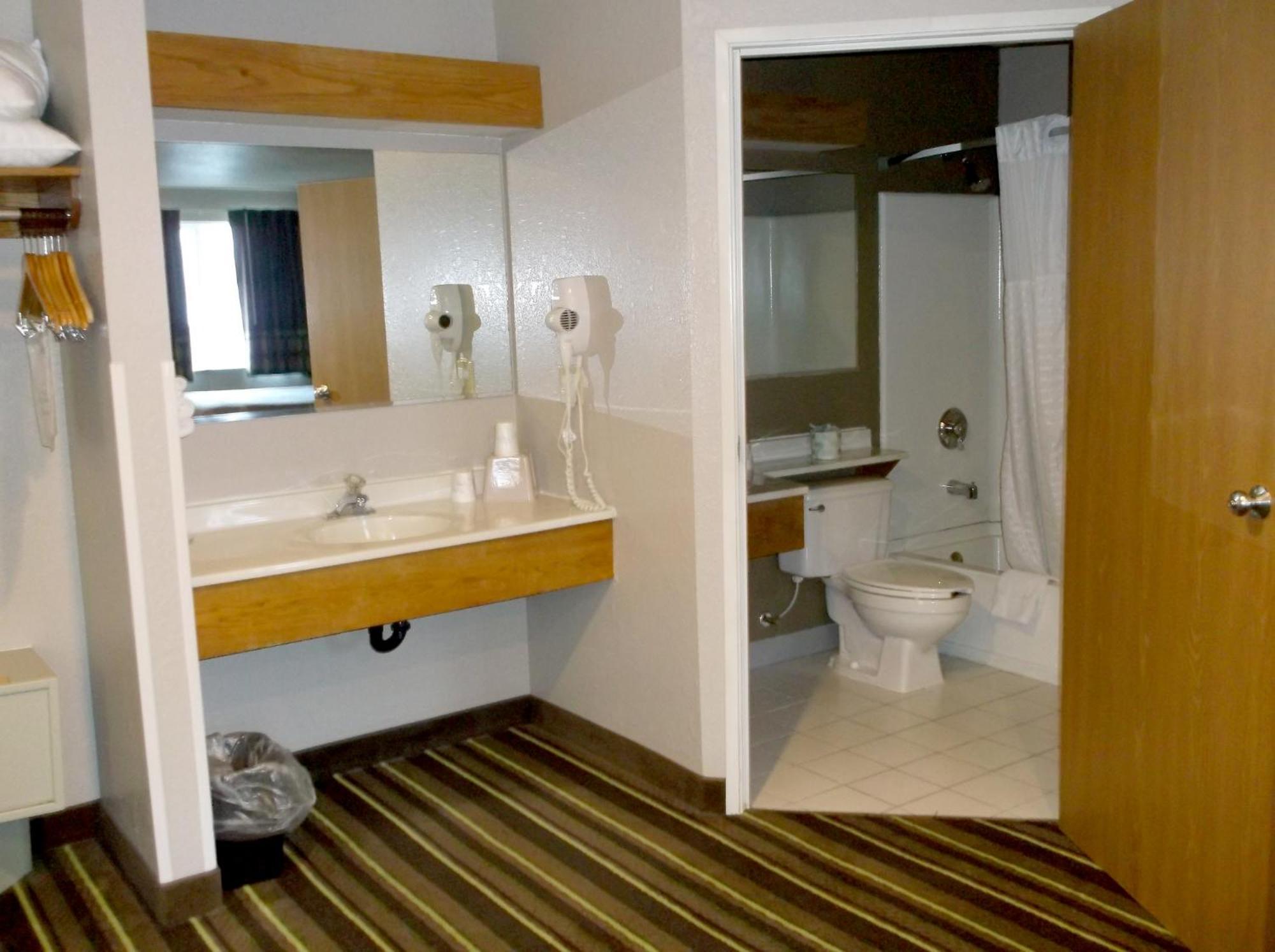 Deluxe King Studio Suite Non-Smoking