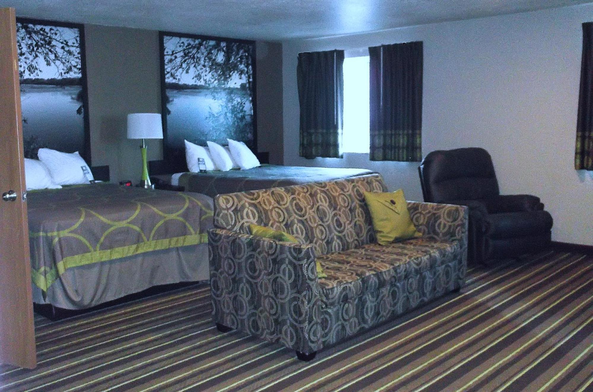 Studio Suite Two Queen Beds Non-Smoking
