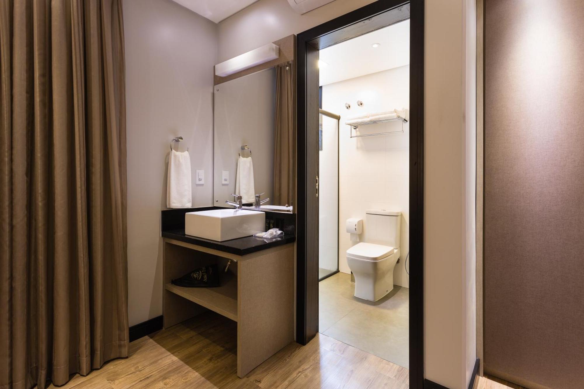 Premium Suite Triple with double bed