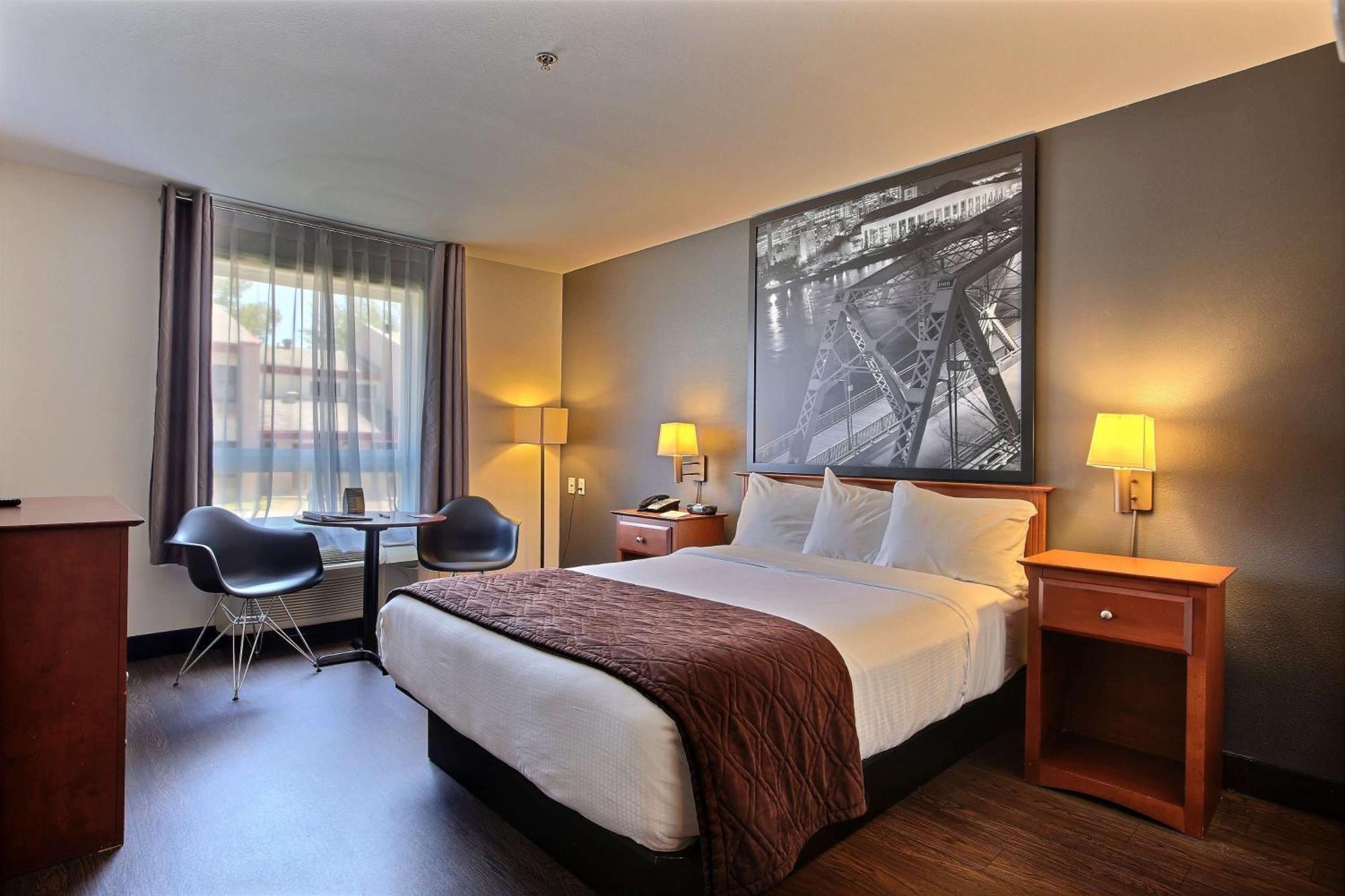Queen Room - Disability Access - Non-Smoking