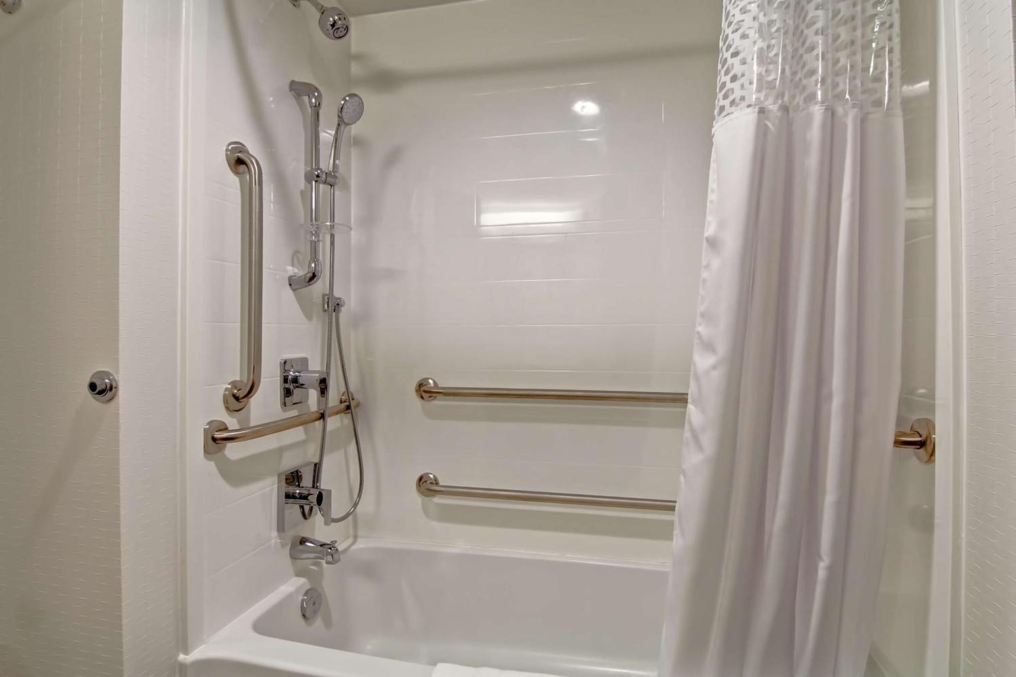 Queen Room with Two Queen Beds - Mobility Access/Non-Smoking