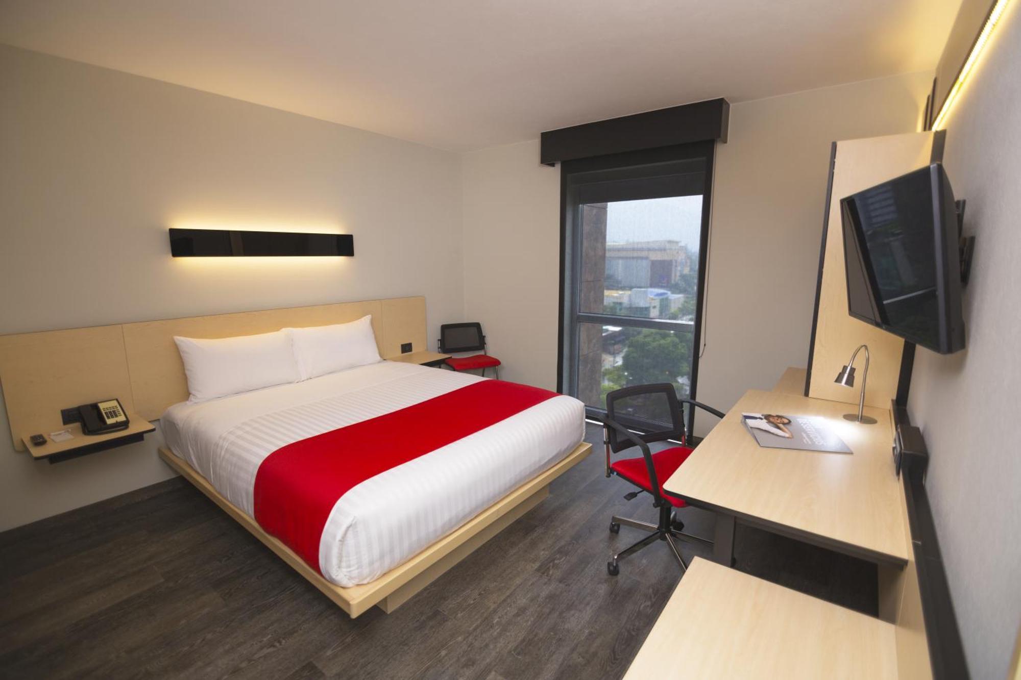 Habitación con cama grande
