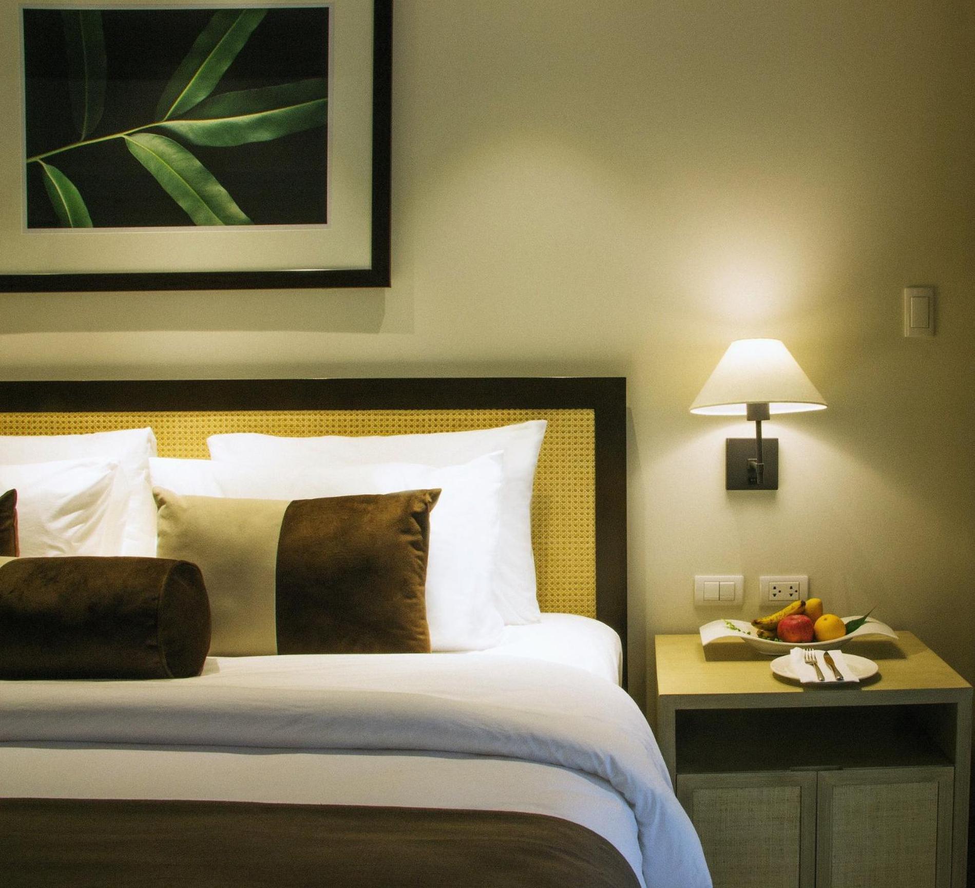 1 King Bed, Standard Room with Forest View
