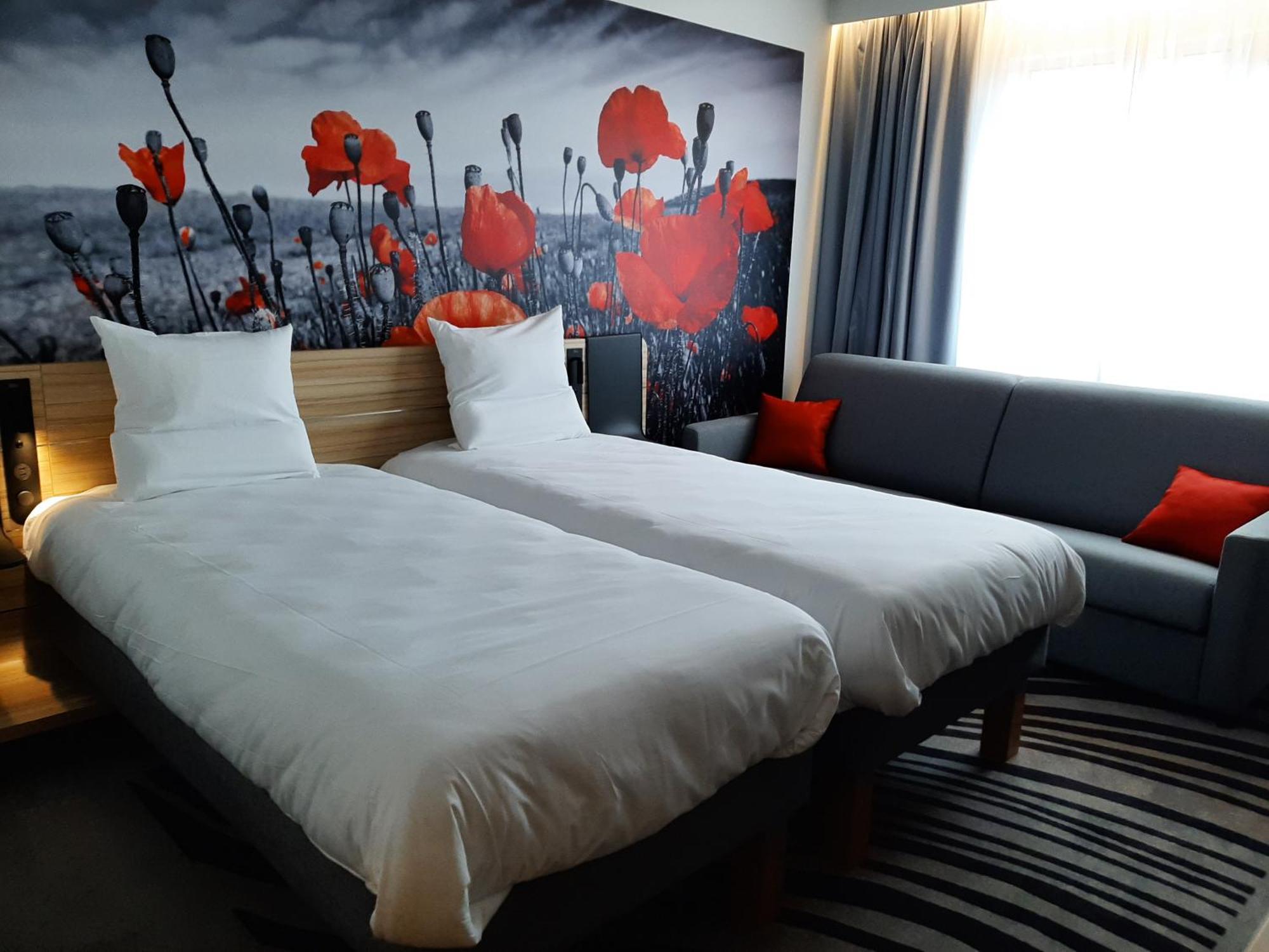 Superior Triple Room Two Single Beds One Sofa,1729978749:JPEG