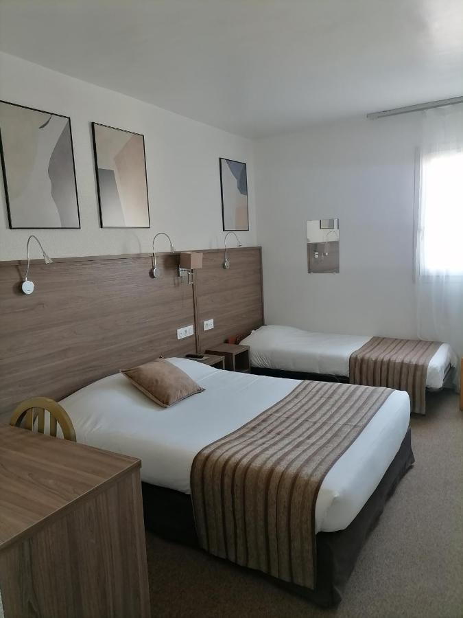 Triple Room Shower-1 Large Bed and 1 Single Bed