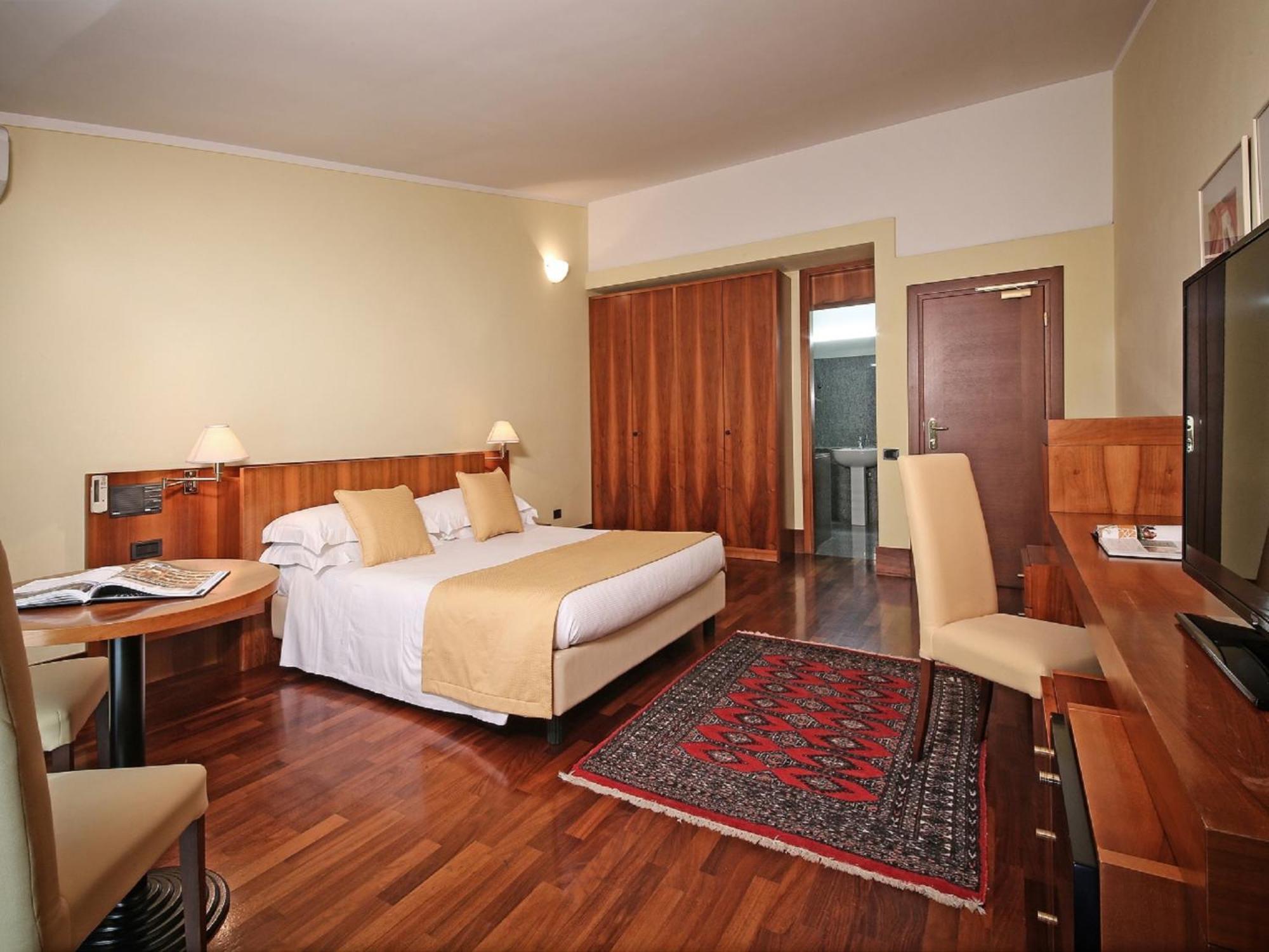Deluxe Double or Twin Room Balcony Lake View,1433626384:JPEG