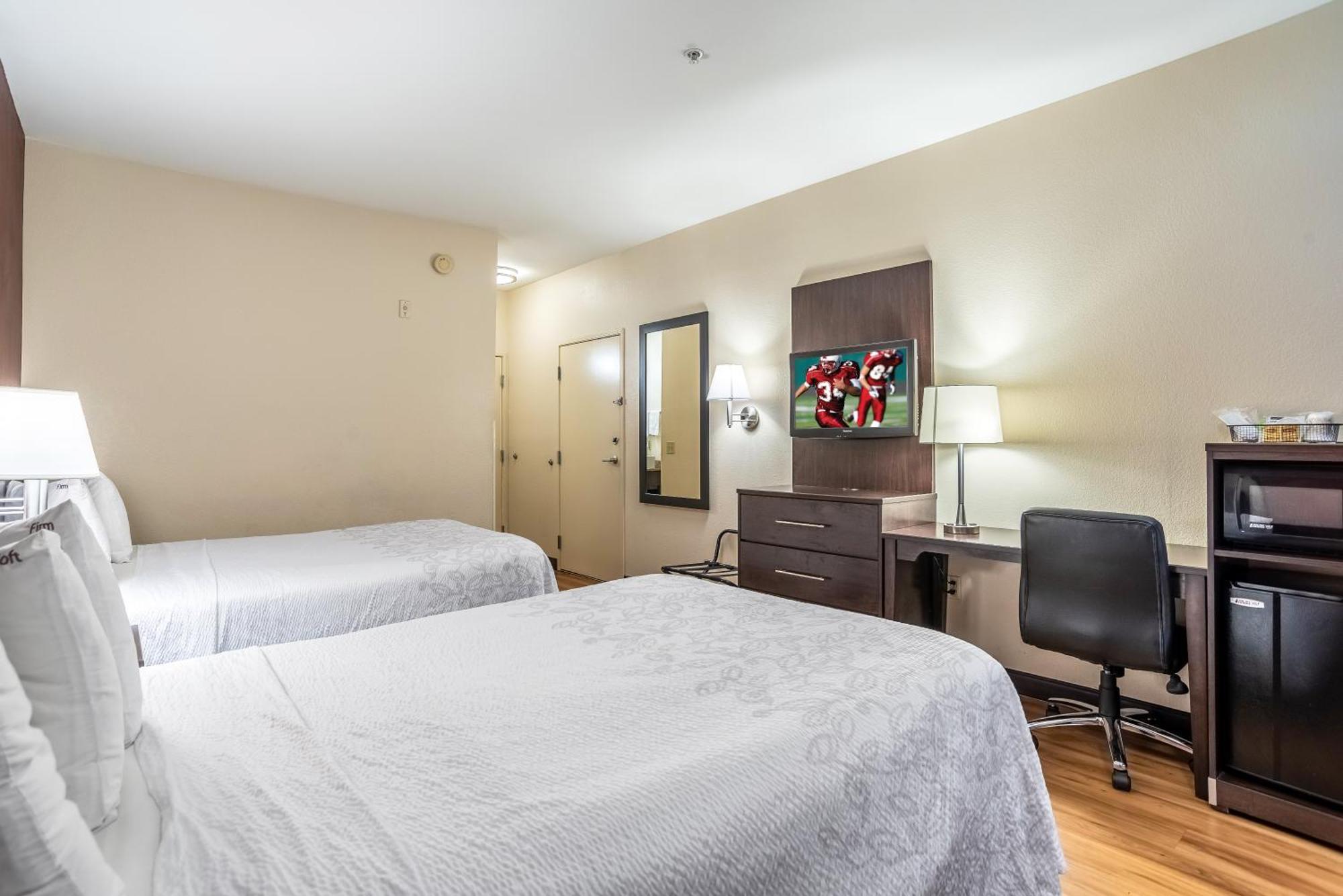 Deluxe Room Two Double Beds Smoke