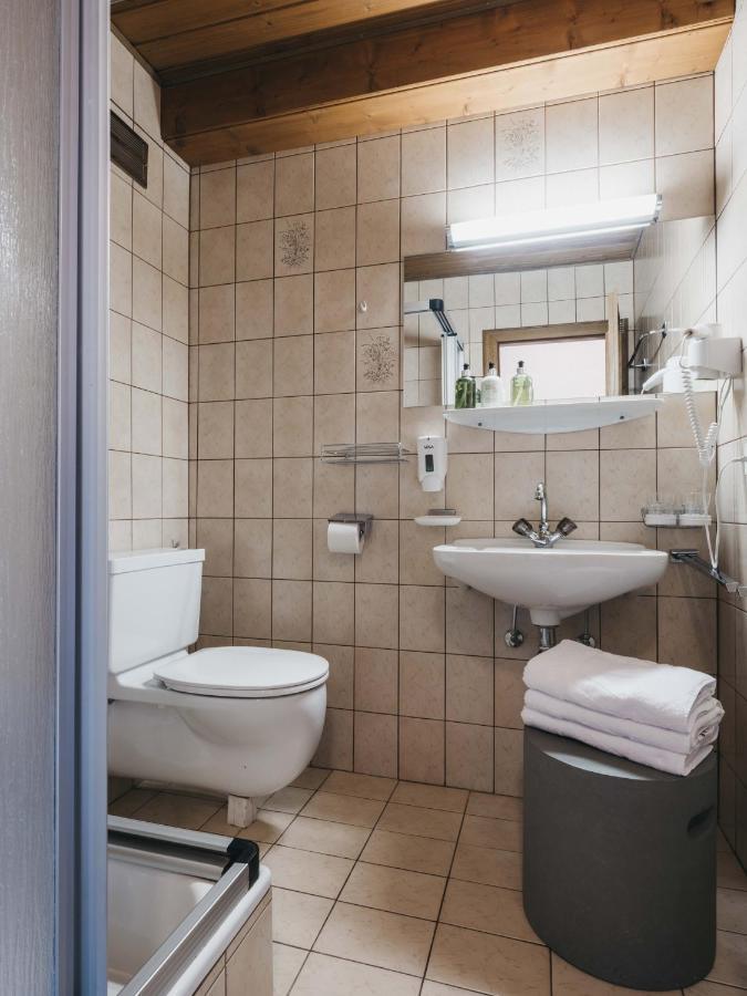 Three-Bedroom Apartment,1231844078:JPEG