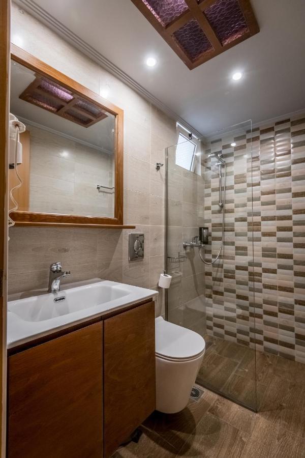 Studio (2 Adults)