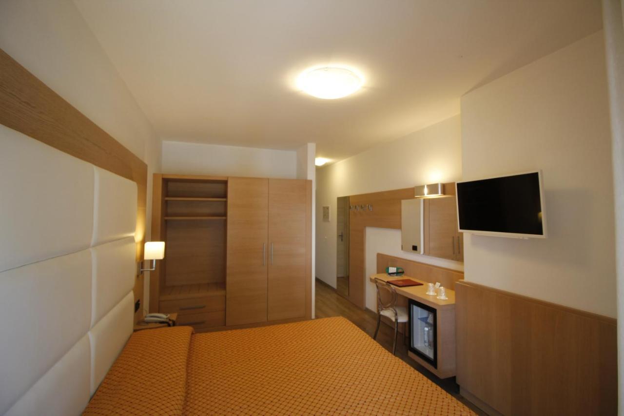 Double Room,1433733496:JPEG