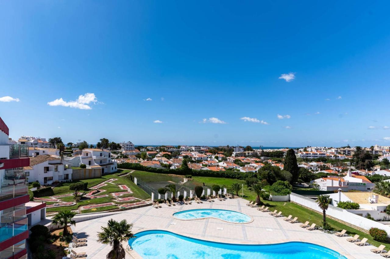 Quarto Duplo com Vista Piscina