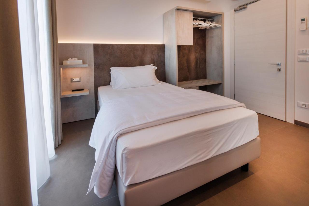 Single Room,1589146682:JPEG