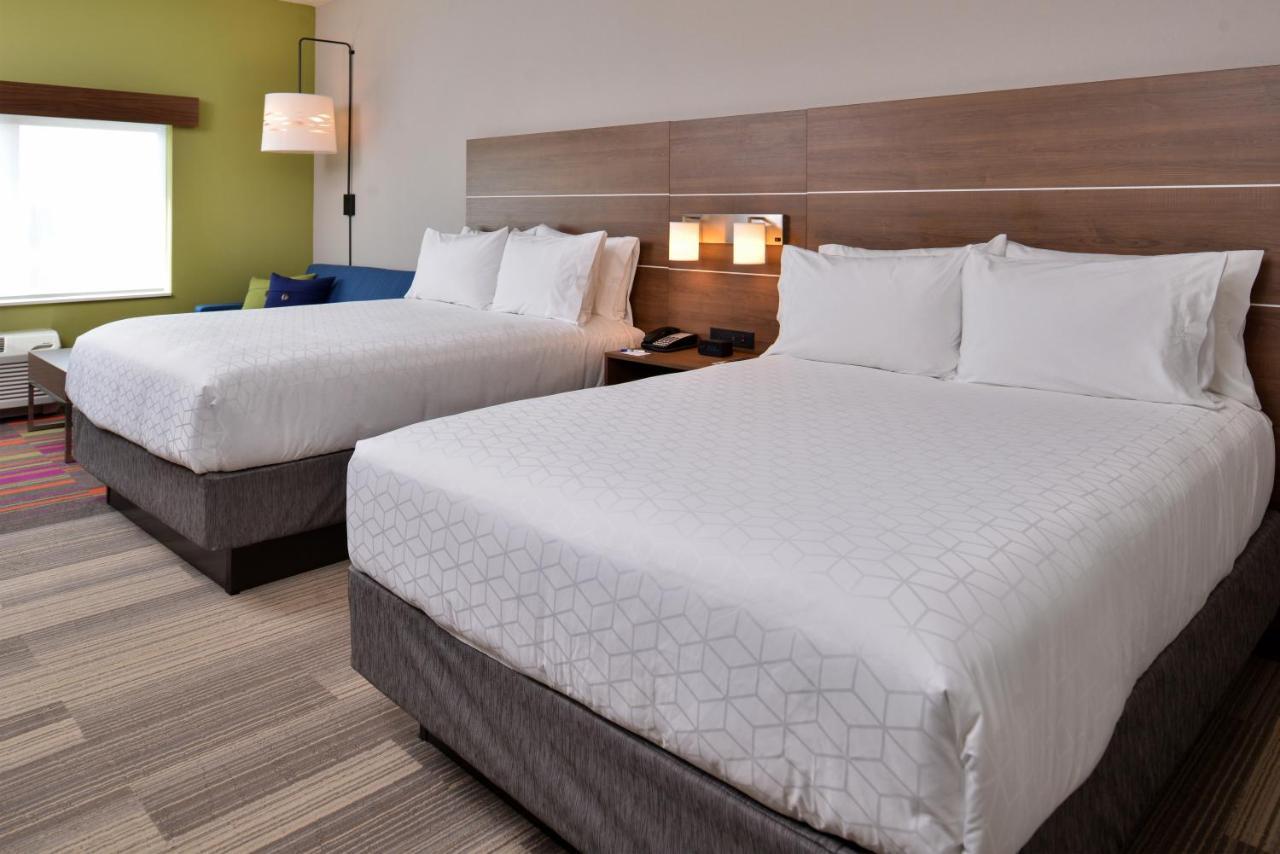 Standard Queen Room Two Queen Beds