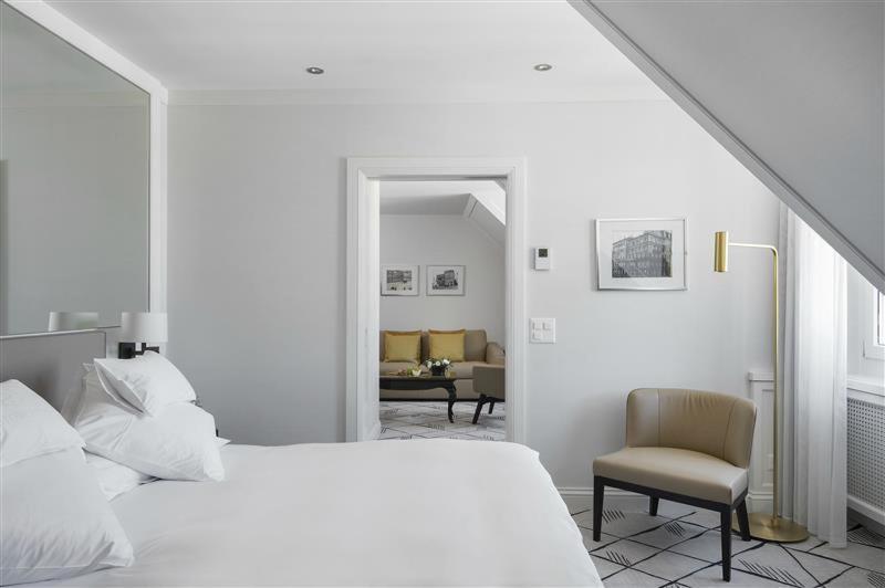 Lifestyle Suite mit Blick auf den Fluss und die Plaza