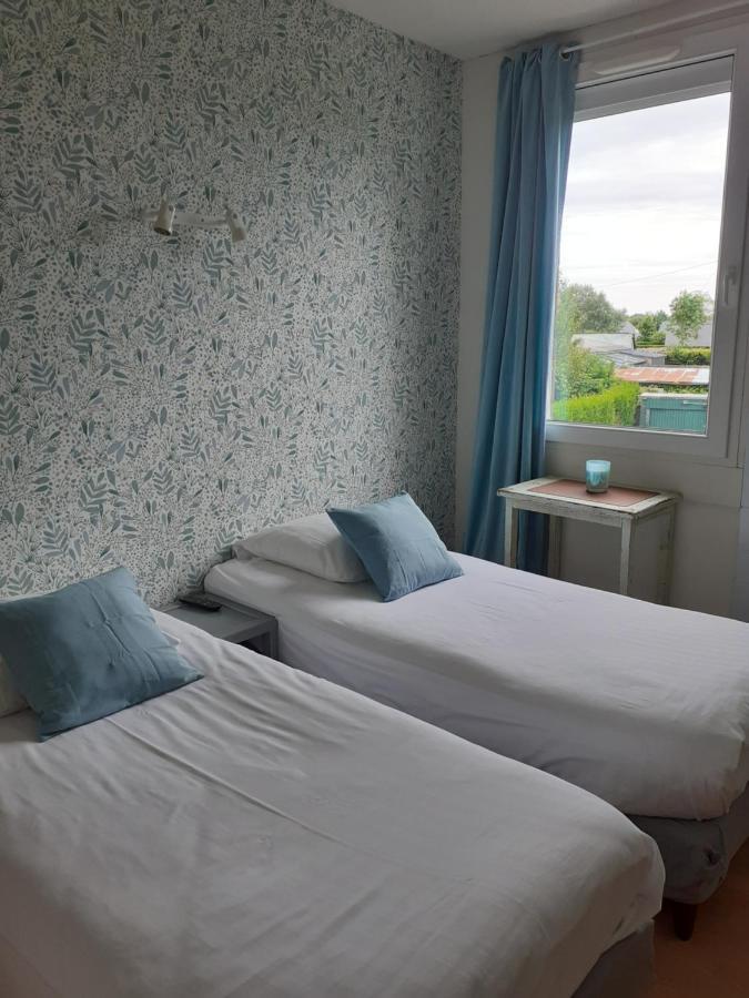 Chambre Lits Jumeaux avec Salle de Bains Commune