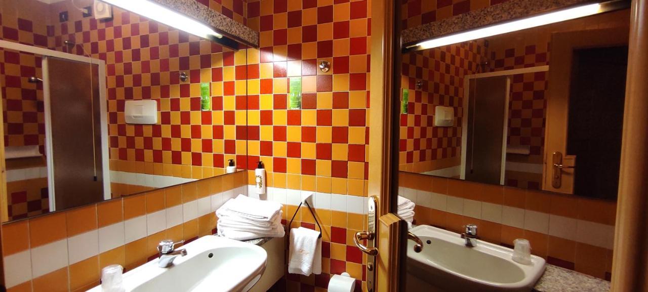 Small Double Room,1240905895:JPEG
