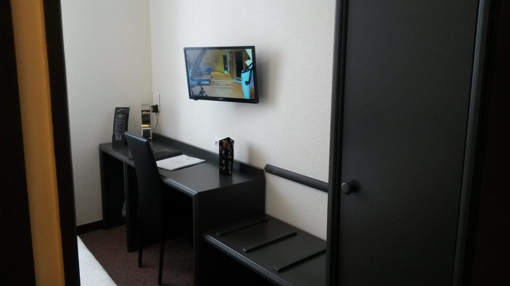 Standard Single Room,686489964:JPEG