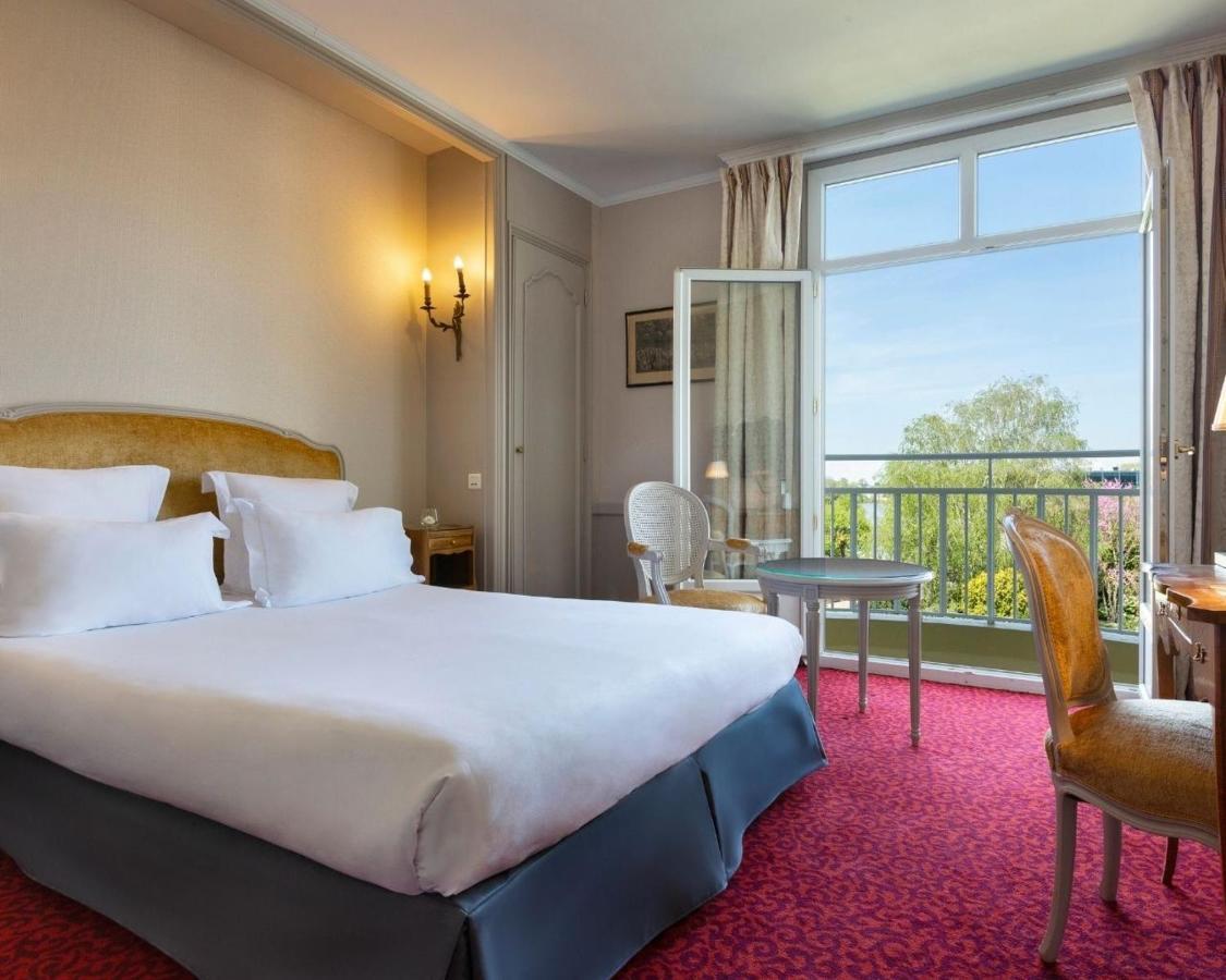 Deluxe Room with Casino & Spa Access