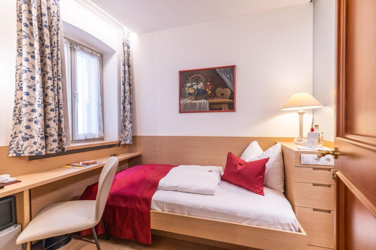 Small Single Room,1589138554:JPEG