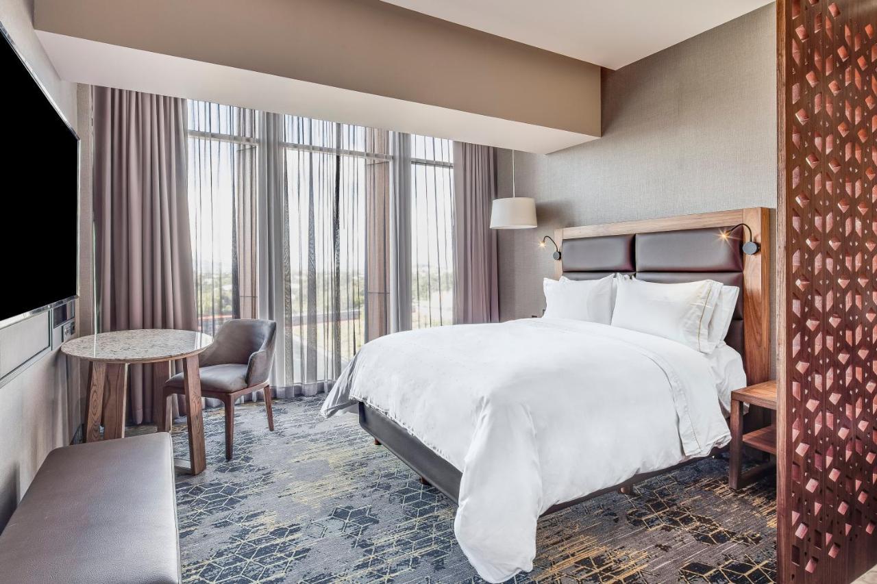 Deluxe Room 1 King