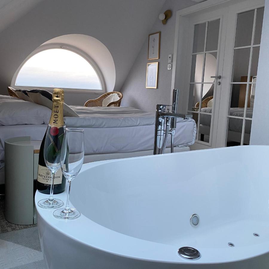 Deluxe Suite mit Whirlpool-Badewanne