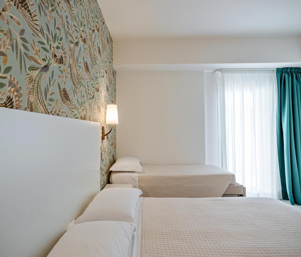 Deluxe Quadruple Room,1246420831:JPEG