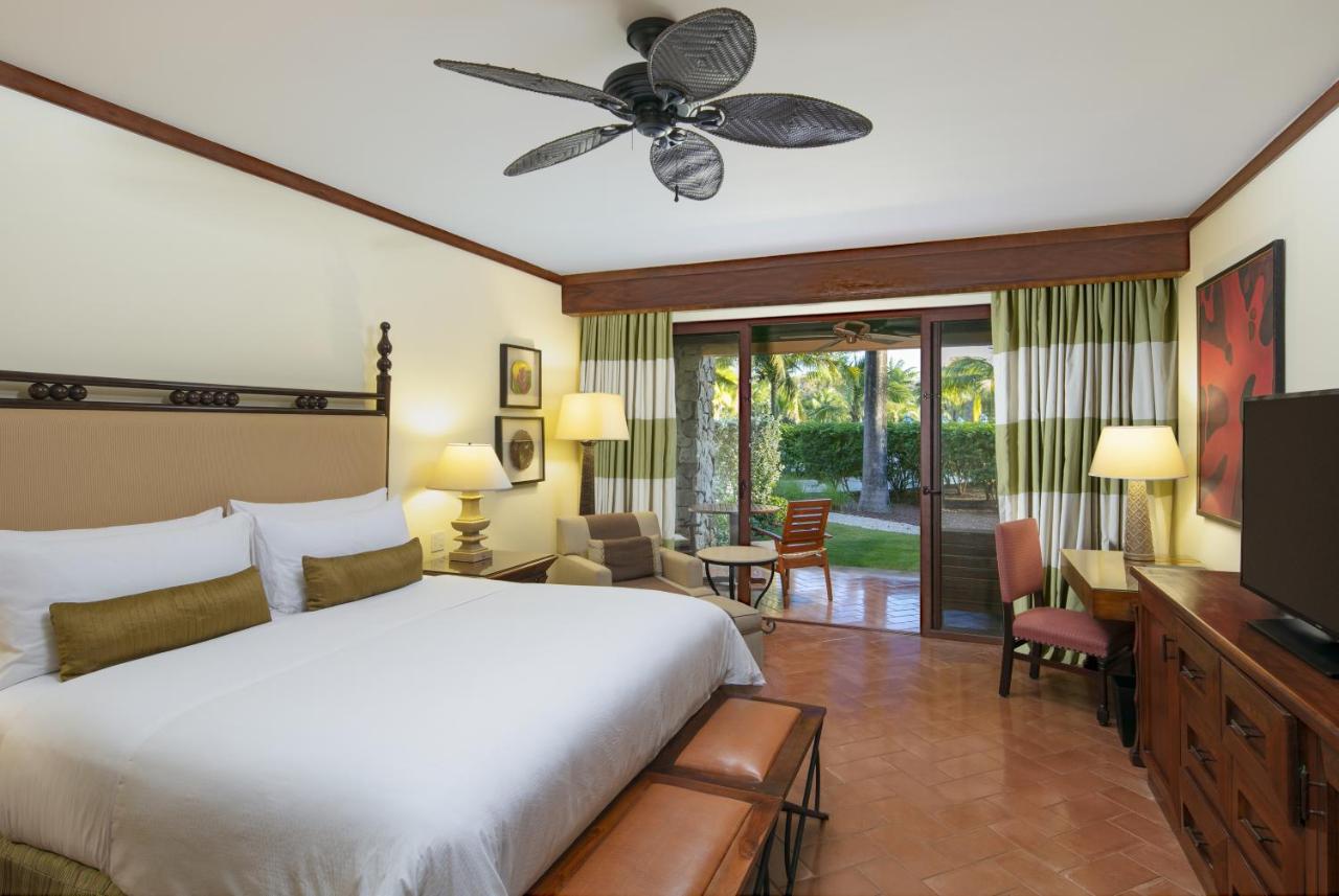 Guest room 1 King Garden View Balcony