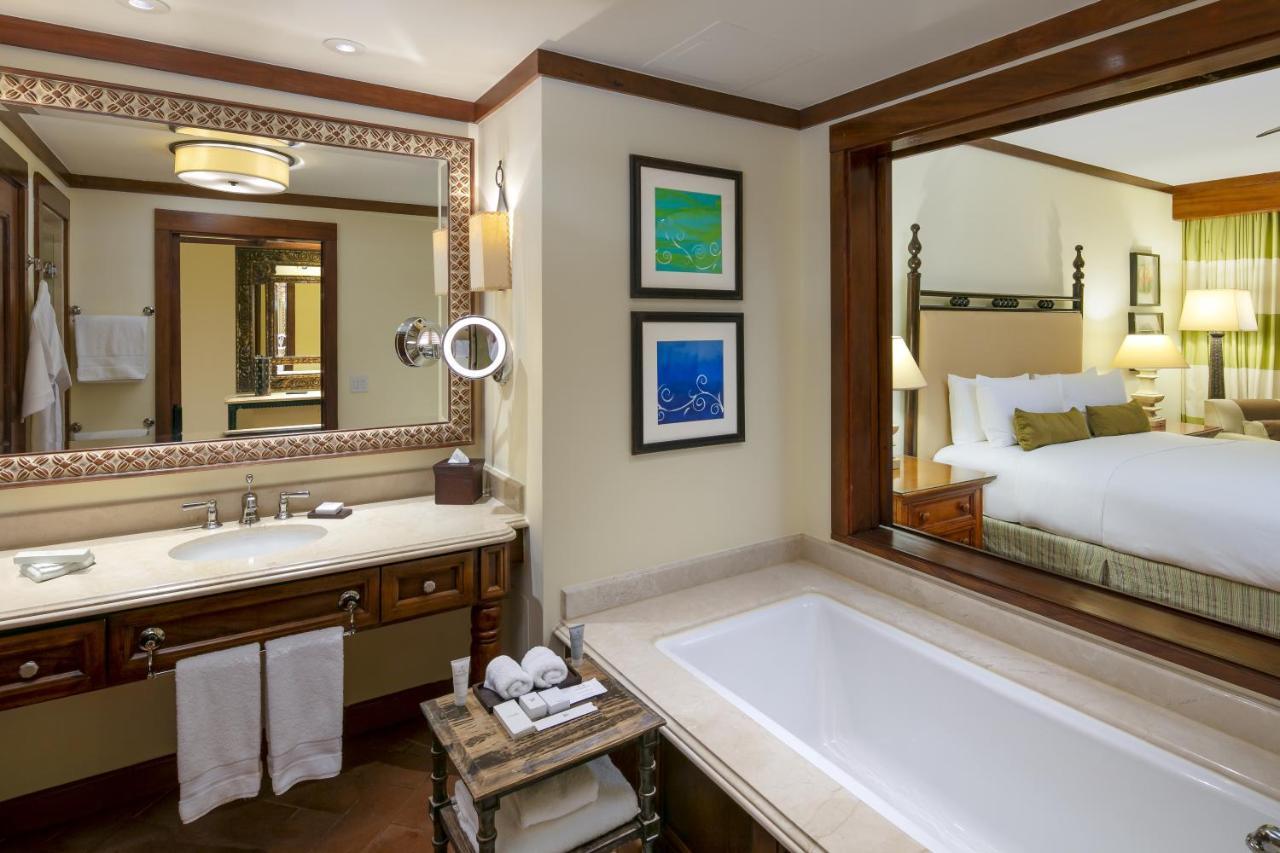 Guest room 1 King Garden View Balcony