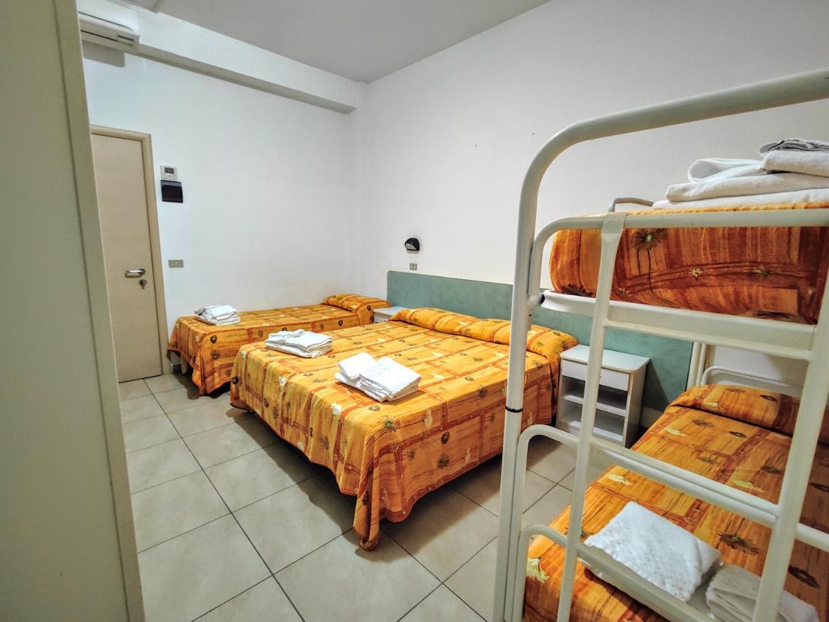 Camera Familiare con Balcone
