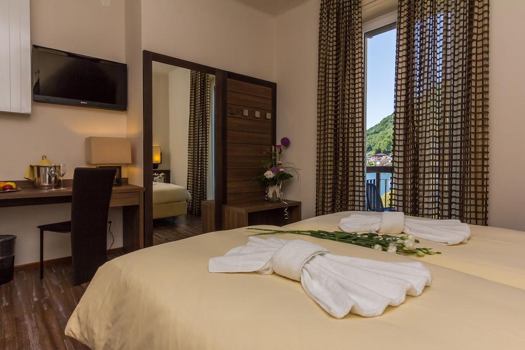 Dreibettzimmer mit Bergblick
