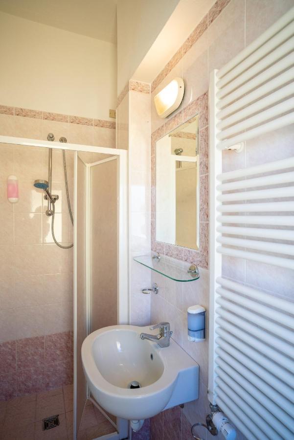 Small Double Room,1437313369:JPEG