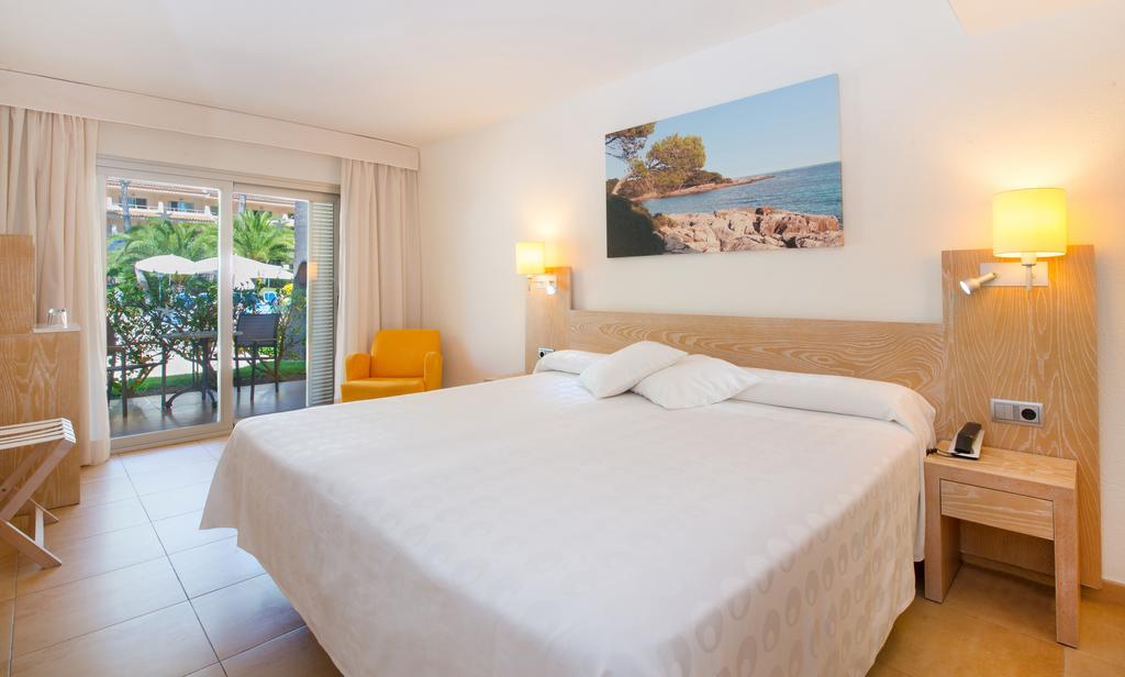 Quarto Duplo com Vista Jardim
