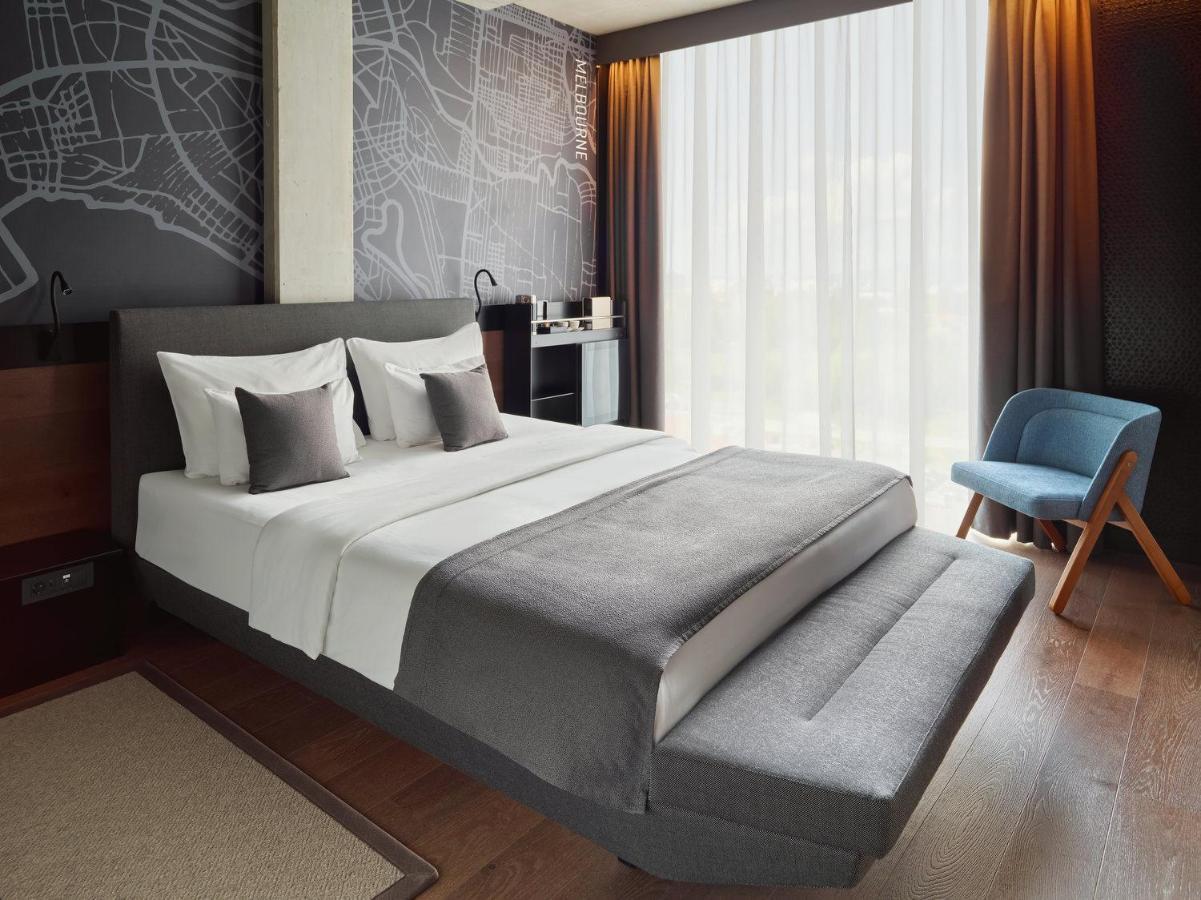 Deluxe Room King Bed