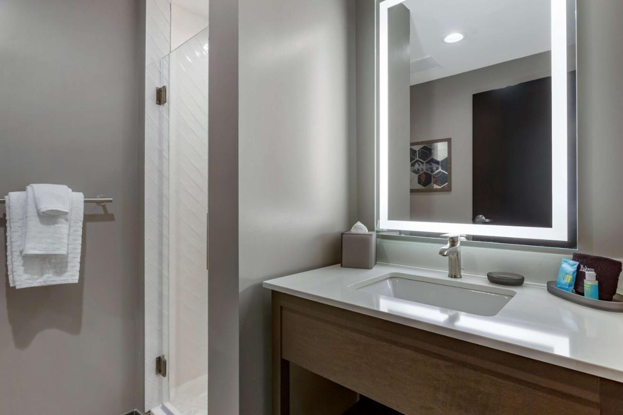 Queen Room Two Queen Beds Walk Shower Disability Access