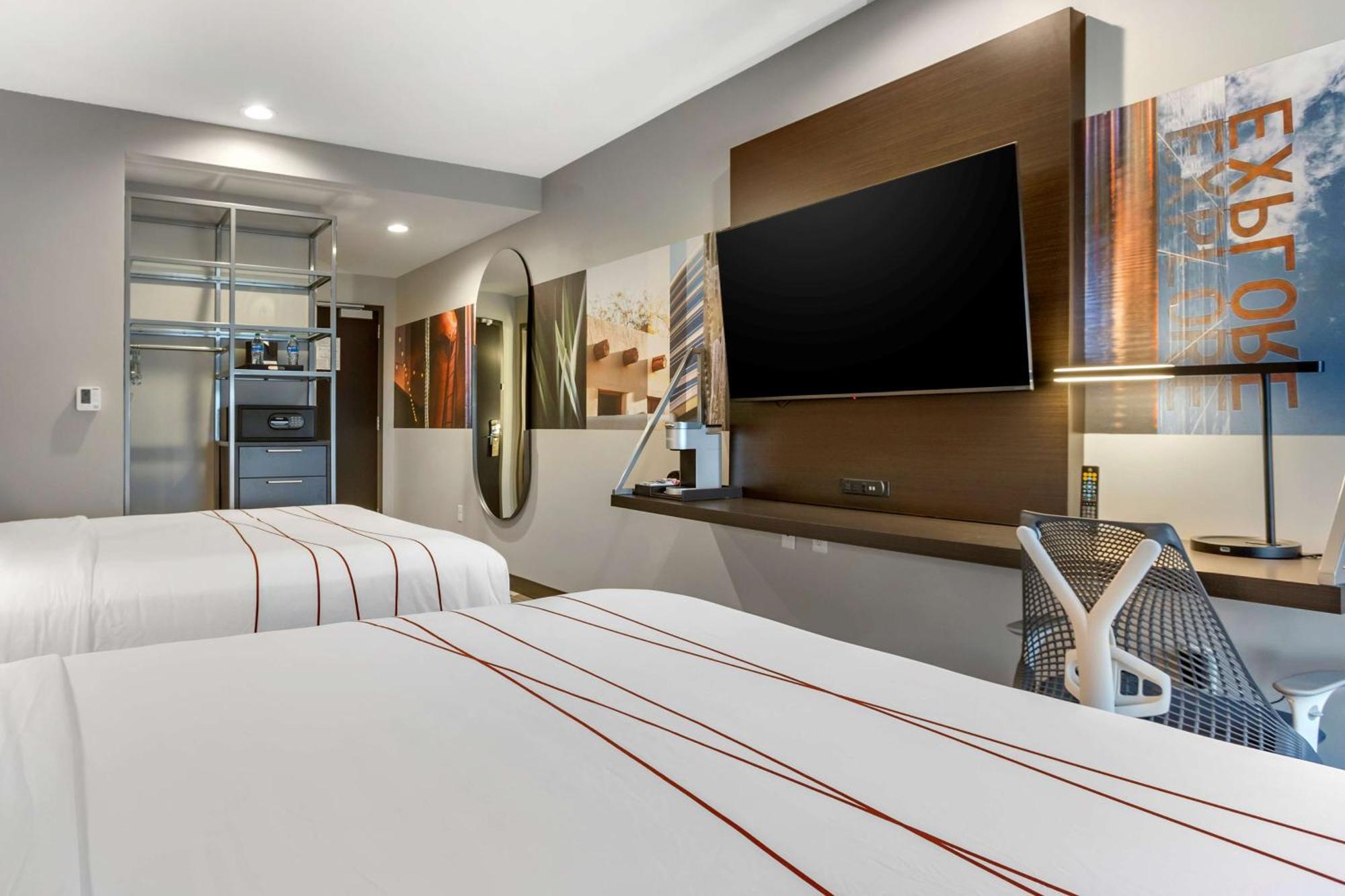 Queen Room Two Queen Beds Walk Shower Disability Access