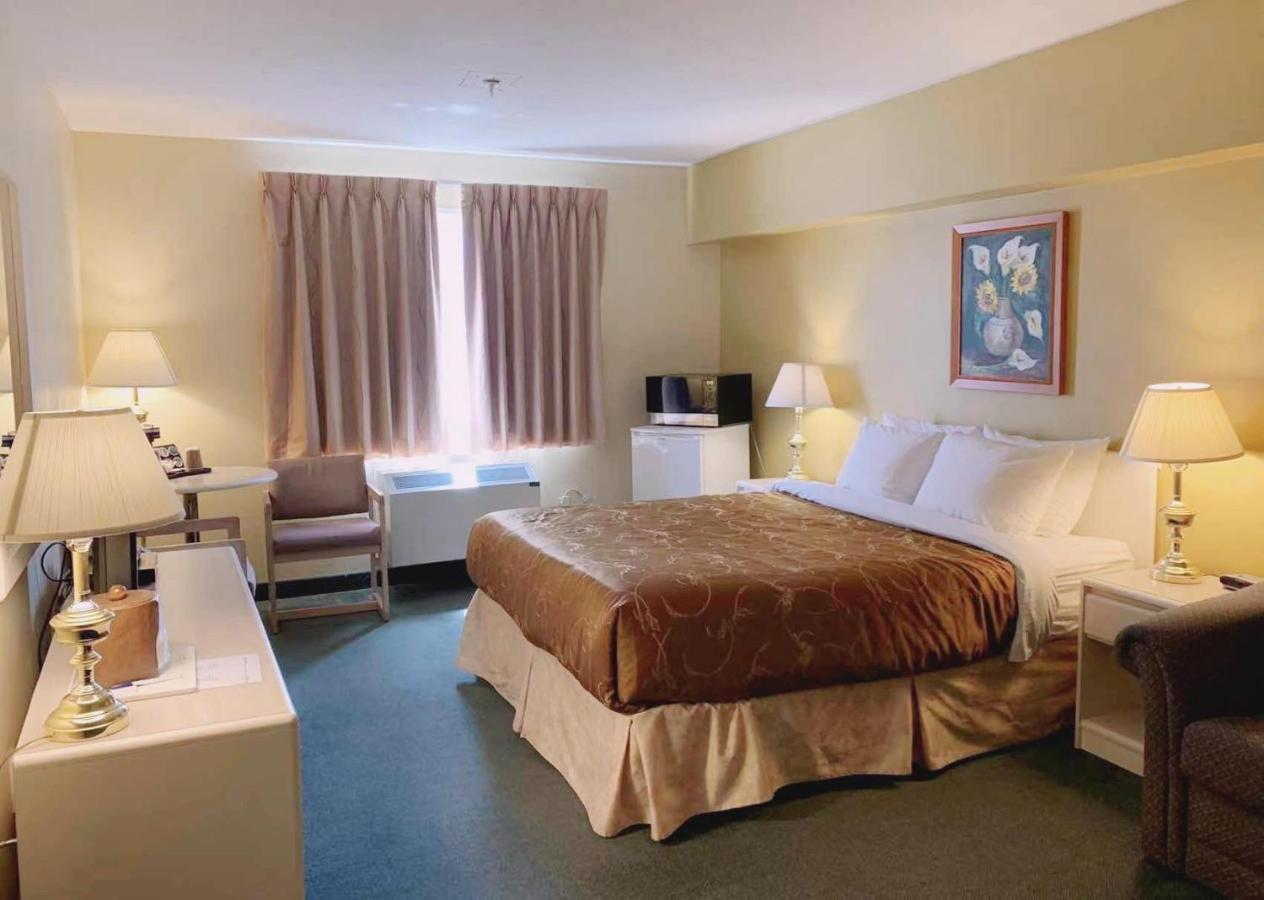Standard Queen Room