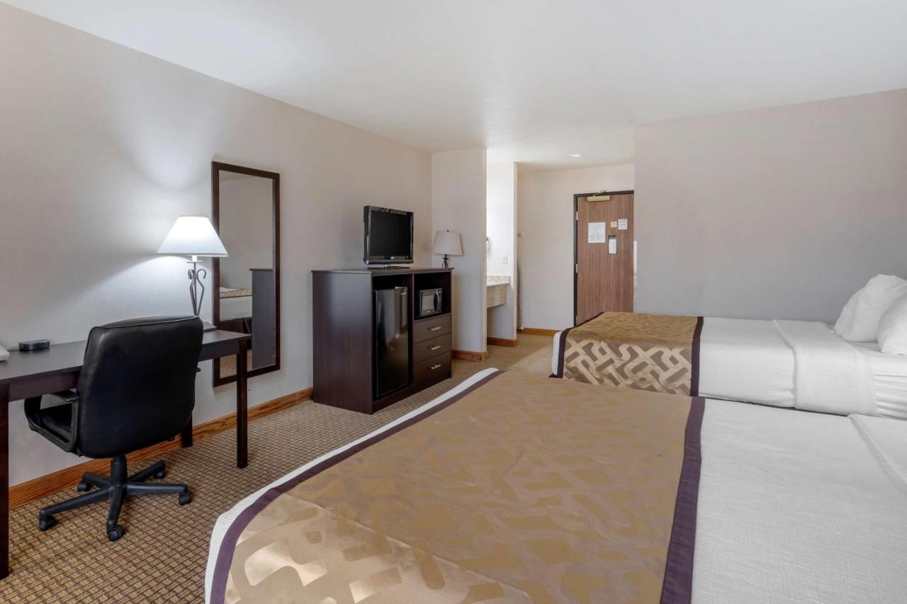 Queen Room Two Queen Beds Non-Smoking