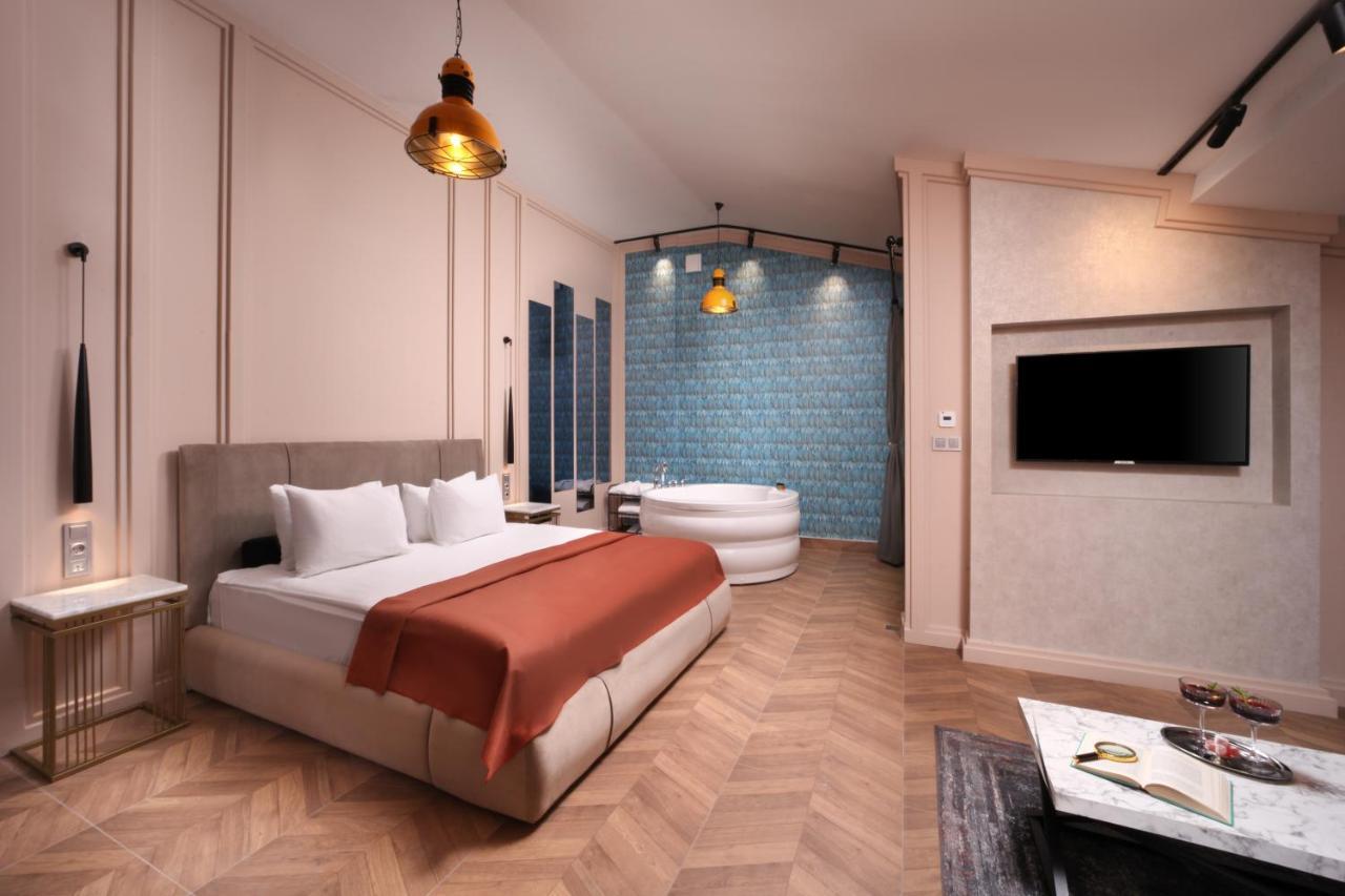 King Suite Spa Bath