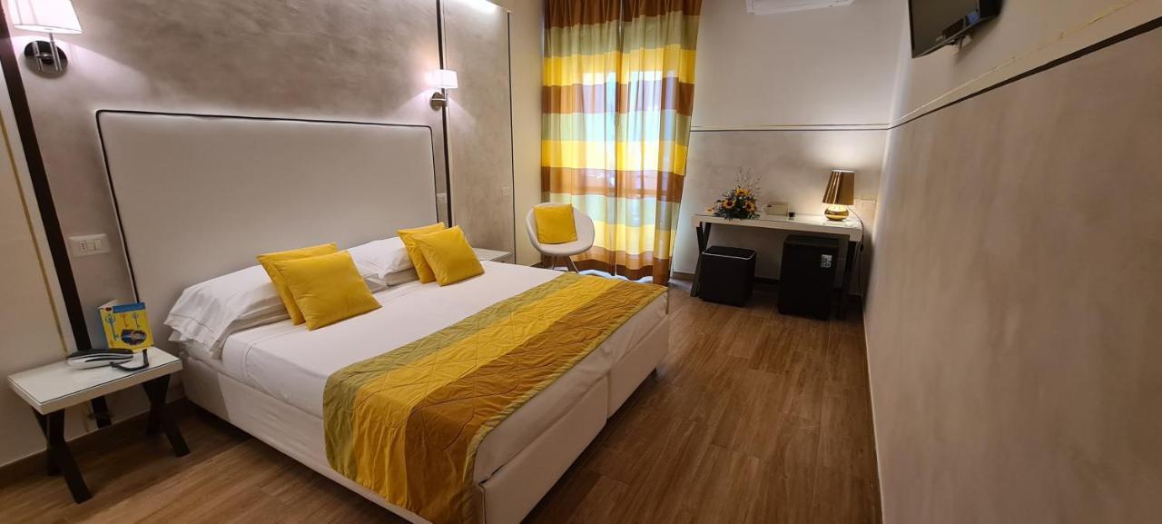 Queen Room with Balcony and Side Sea View - Non-Smoking