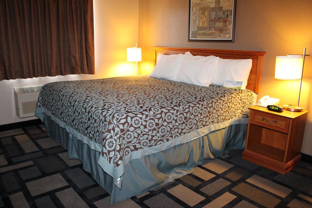 One-Bedroom Suite with King bed, Non-Smoking